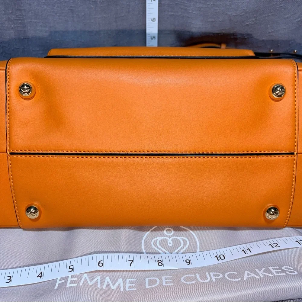 femme de cupcakes classic structured